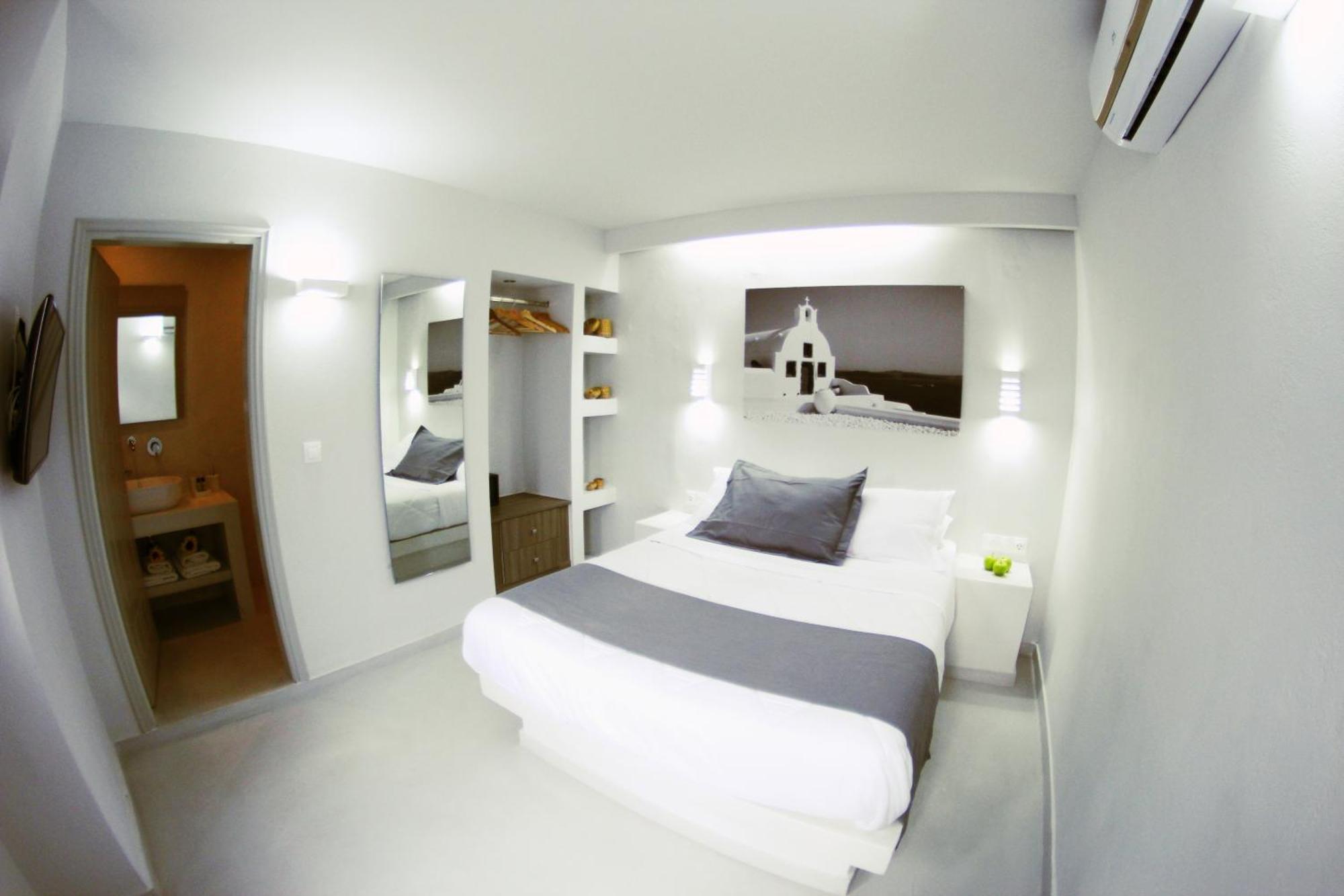 Happy Fish Rooms- Beachfront Perissa  Bagian luar foto