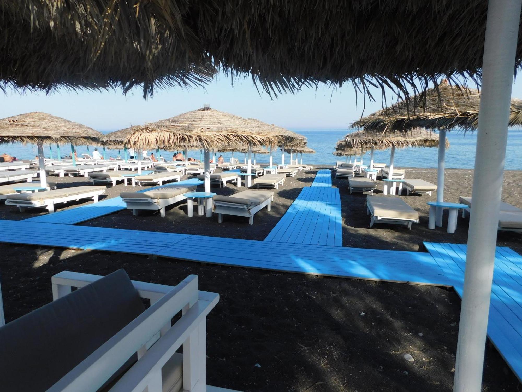 Happy Fish Rooms- Beachfront Perissa  Bagian luar foto