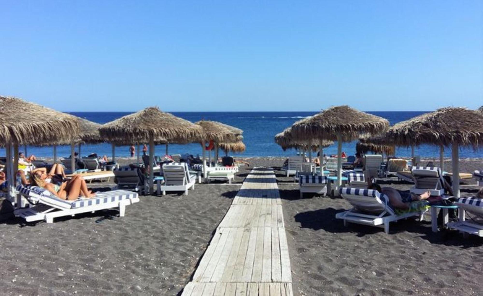 Happy Fish Rooms- Beachfront Perissa  Bagian luar foto