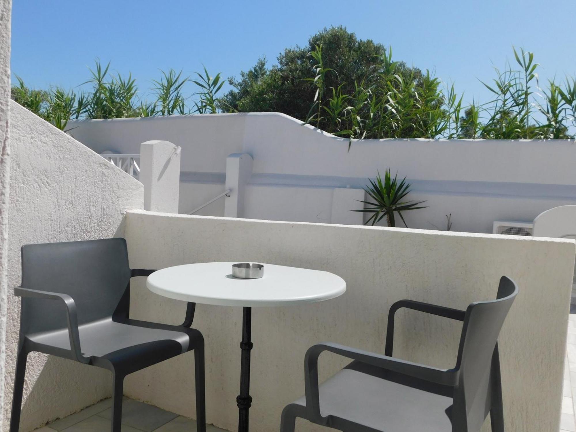 Happy Fish Rooms- Beachfront Perissa  Bagian luar foto