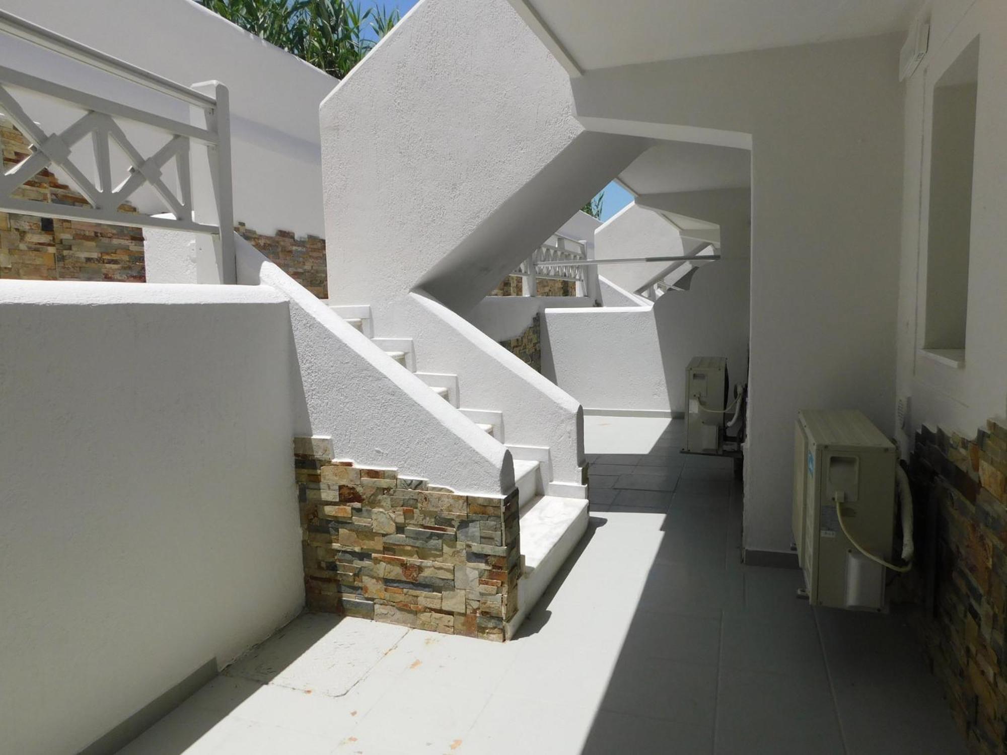Happy Fish Rooms- Beachfront Perissa  Bagian luar foto