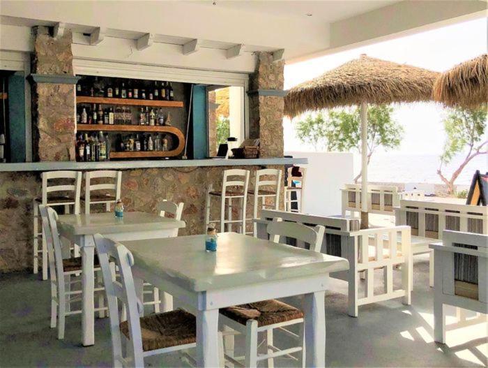 Happy Fish Rooms- Beachfront Perissa  Bagian luar foto