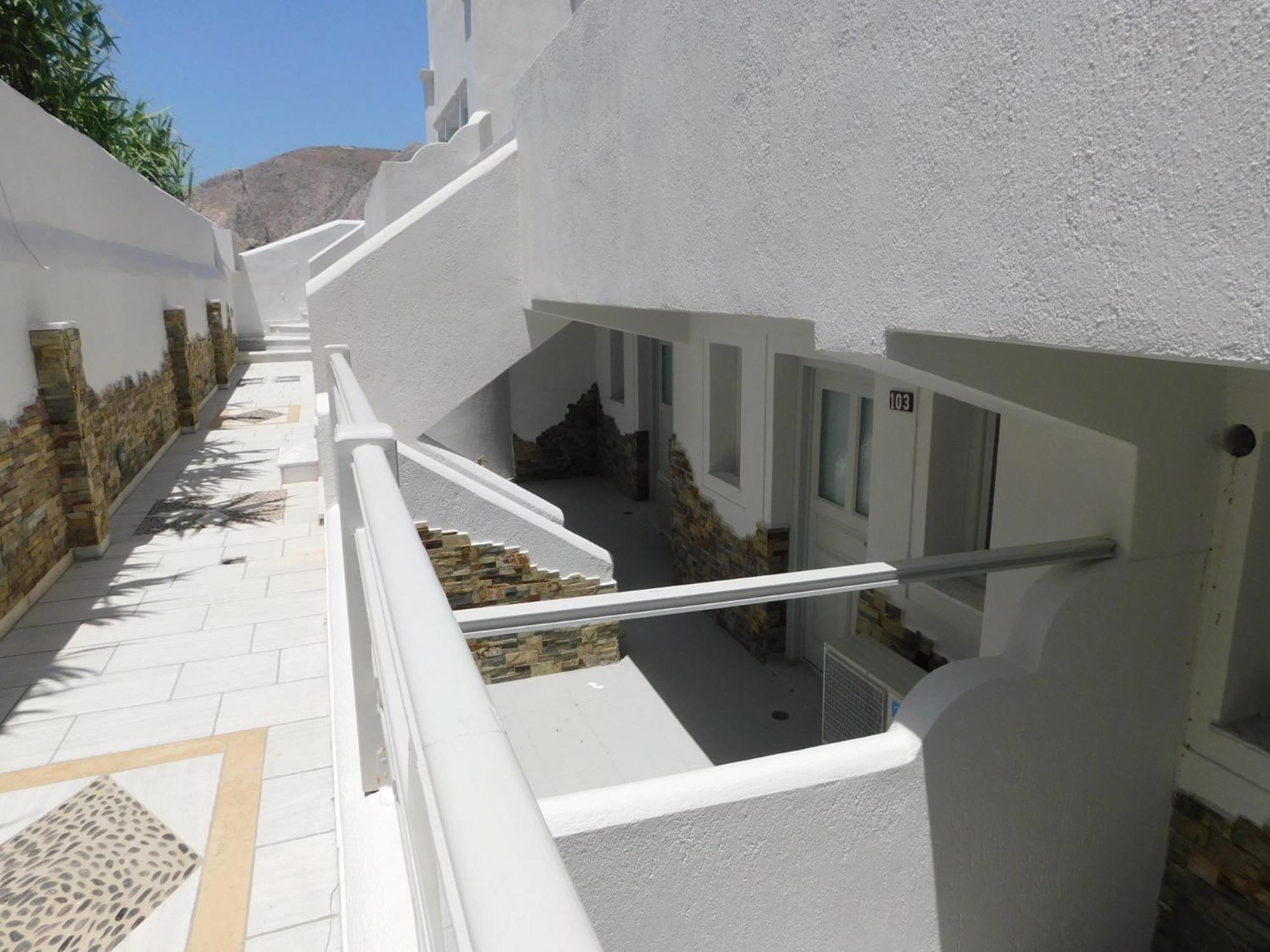 Happy Fish Rooms- Beachfront Perissa  Bagian luar foto