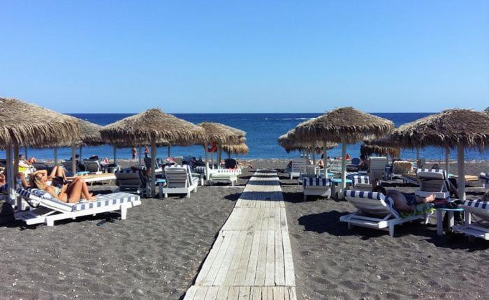 Happy Fish Rooms- Beachfront Perissa  Bagian luar foto